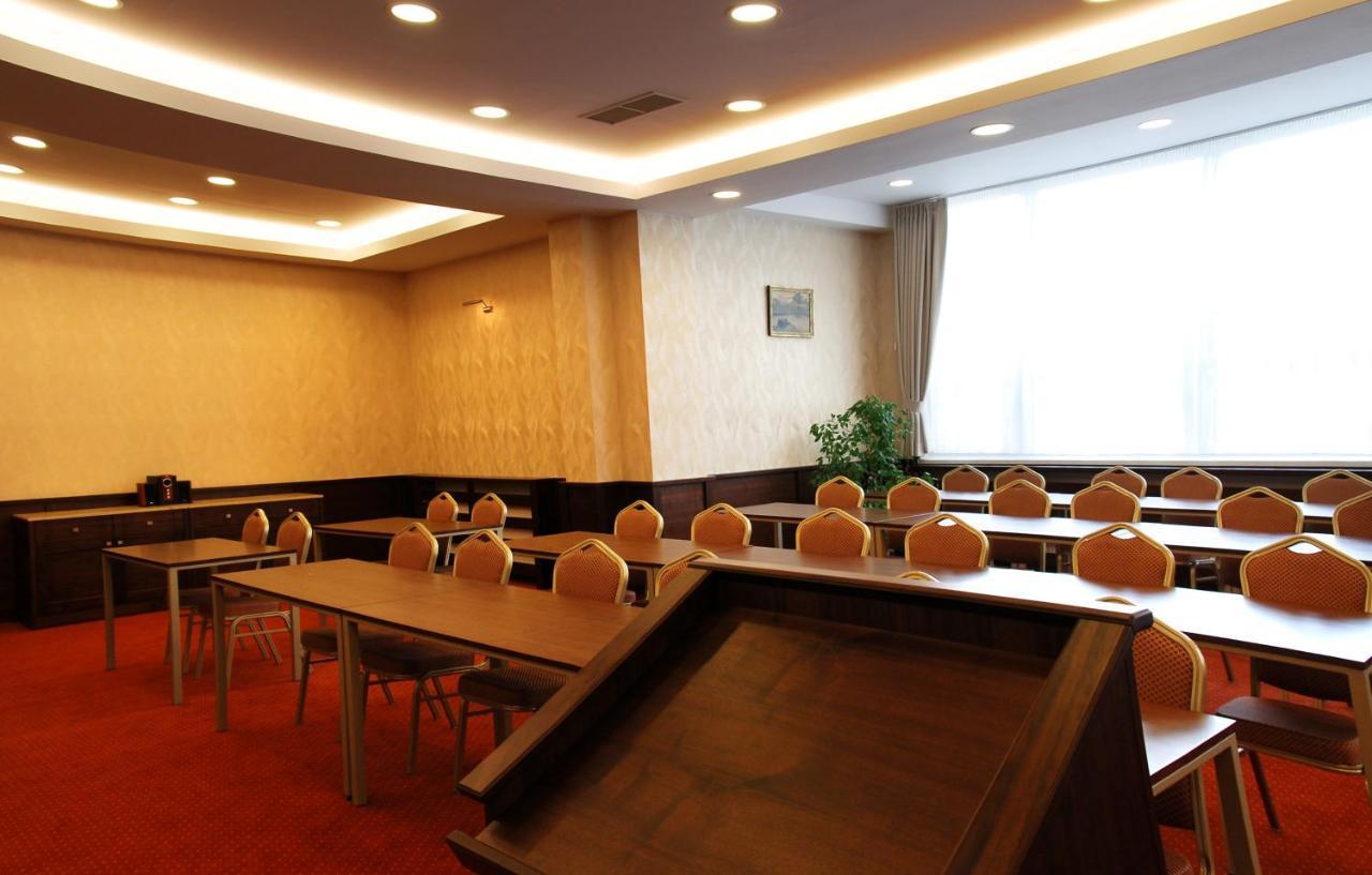 Hotel Lesana Stará Lesná Buitenkant foto