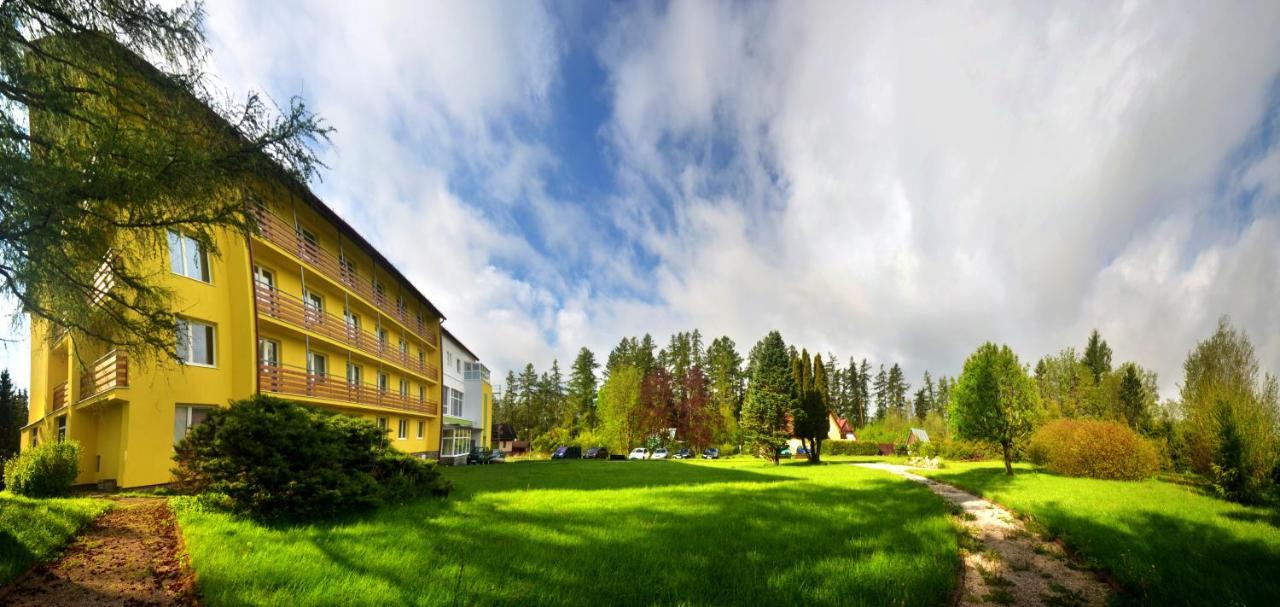 Hotel Lesana Stará Lesná Buitenkant foto