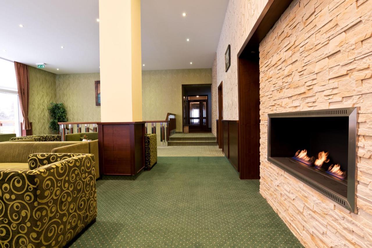Hotel Lesana Stará Lesná Buitenkant foto