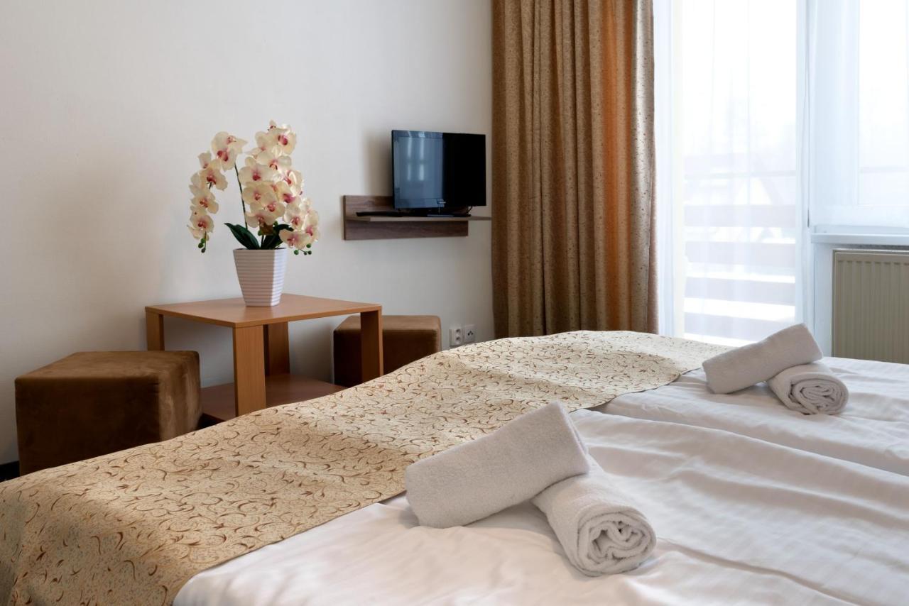 Hotel Lesana Stará Lesná Buitenkant foto