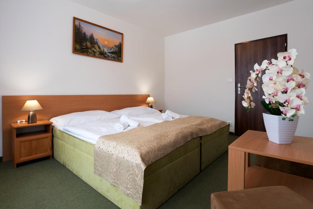 Hotel Lesana Stará Lesná Buitenkant foto