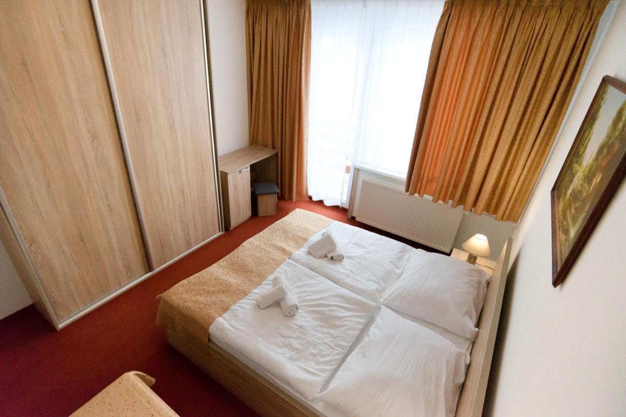 Hotel Lesana Stará Lesná Buitenkant foto